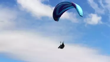Yamaç Paraşütü Pilotları Gökyüzünde Buluştu