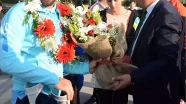 Ampute Milli Takımı Sporcusu Feyyaz, Memleketinde Coşkuyla Karşılandı