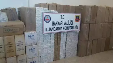 Yüksekova'da İki Araçtan 50 Bin Paket Kaçak Sigara Çıktı