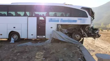 Yolcu Otobüsü Tıra Arkadan Çarptı: 1 Ölü, 23 Yaralı
