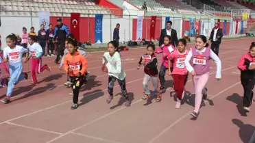 Ağrı'da ÇOGEP Gençlik Koşusu Gerçekleştirildi