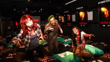 100 Talihli The Walking Dead'in 8'inci Sezon İlk Bölümünü İzledi