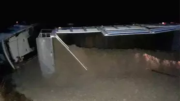 Bursa'da Kamyon Devrildi