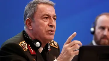Hulusi Akar, Rakka'da Açılan Öcalan Posteri İçin ABD'ye Rest Çekti: Türkiye İzin Vermez