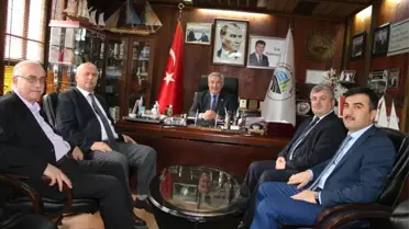 Başkan Yılmaz ve Beraberindekiler Kaymakam Karakaya'yı Ziyaret Etti