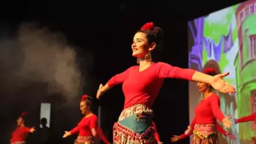 Anadolu Ateşi'yle Birlikte Dans Eden Romanlar Mest Etti