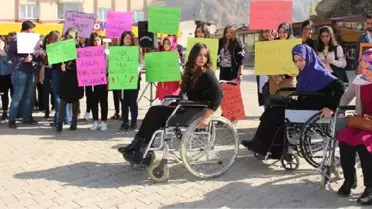 Üniversiteliler Engellileri Empati ile Anlattı