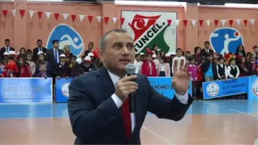 Tunceli'de Cumhuriyet Bayramı Kutlamalarına Yağmur Engeli