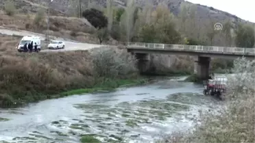 Kamyonla Çarpışan Traktör Yeşilırmak'a Devrildi