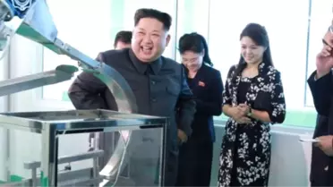 Kuzey Kore Lideri Kim Jong'un Eşi, Fabrika Açılışında Görüntülendi