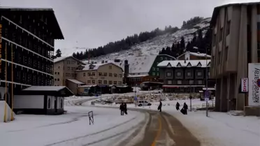 Uludağ'a Kar Erken Yağdı Vatandaşlar Kar Özlemini Yiyerek Giderdi