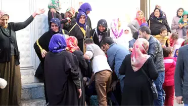 Ütüyü Prizde Unutup Komşuya Giden Genç Kız, Döndüğünde Alevlerin Arasında Can Verdi