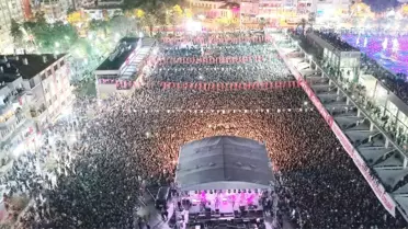 Aydınlılar 29 Ekim'i Koray Avcı ile Kutladı