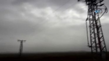 Fırtına Yüksek Gerilim Hatlarına Zarar Verdi, Dalgalanma Kameraya Yansıdı