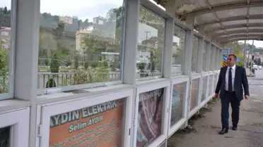 Şehir Magandalarının Kırdığı Köprünün Camları Yenileri ile Değiştiriliyor