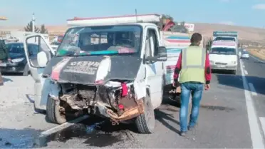 Birecik'te Otomobil ile Kamyonet Çarpıştı: 8 Yaralı