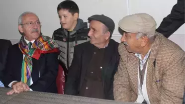 CHP Lideri Kılıçdaroğlu'ndan Şehit Evine Ziyaret (4)