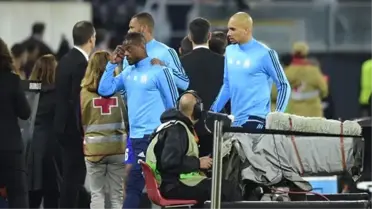 Maçtan Önce Taraftara Tekme Atan Evra'ya Kırmızı Kart