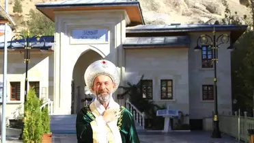 İl İl Gezerek Türbeleri Ziyaret Ediyor