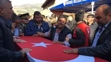 İzmir Şehidine Veda Etti
