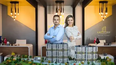 Projesini Güzellerle Tanıtıyor