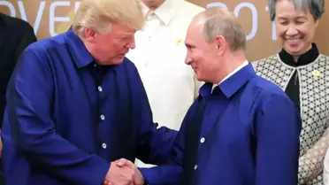 Trump ve Putin Vietnam'da Tokalaştı