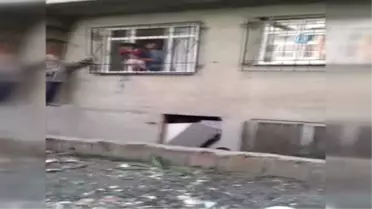 Bağcılar'da 3 Yaşındaki Çocuğun Kafası Demir Korkuluklara Sıkıştı