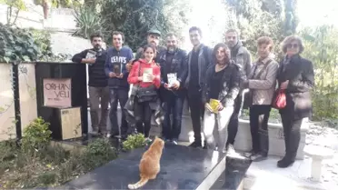 Orhan Veli'yi 10 Kilometre Boyunca Şiirler Okuyarak Andılar