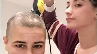 Hazal Kaya'nın Annesi Kansere Yakalandı