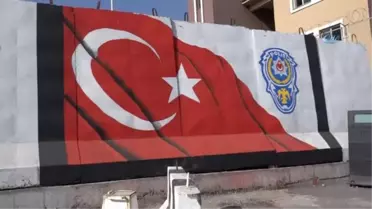 Bingöl'de Bariyerler Darbe Girişimi ve Trafik Kurallarını Anlatan Simgelerle Donatıldı