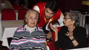 Fernando, Yasin ve Ahmet'ten Galatasaraylılar Yurdu'na Ziyaret