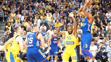 Anadolu Efes'i Maccabi'den Mccollum Çıkardı
