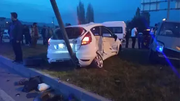 Gediz'de Trafik Kazası: 2 Yaralı