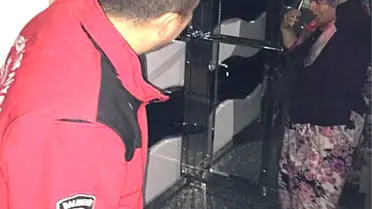 Burhaniye'de Asansörde Mahsur Kalan Kadını İtfaiye Kurtardı
