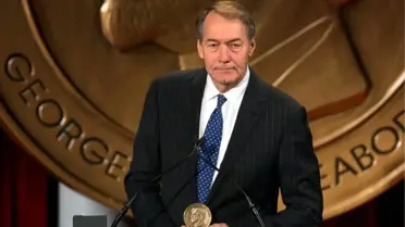 ABD'de Üç Kanaldan Cinsel Tacizle Suçlanan Ünlü Sunucu Charlie Rose'a Tavır