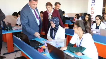 Koca, İçel Anadolu Lisesi'nin 'Robotik Kodlama Atölyesi'ni İnceledi