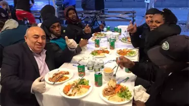 ABD'nin Şükran Günü'nde Türk İşletmeci, Kimsesizlere Yemek Dağıttı