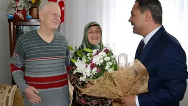Başkan Uysal Evinde Tedavi Gören Öğretmeni Ziyaret Etti