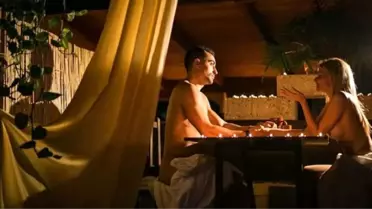 Buraya Girerken Tüm Kıyafetlerinizi Vestiyere Bırakıyorsunuz! İlk Nudist Restoran Açıldı
