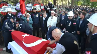Hastanede Tedavi Görürken Şehit Olan Polis Toprağa Verildi