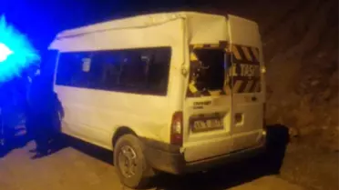 Öğrenci Servisi Devrildi: 14 Yaralı