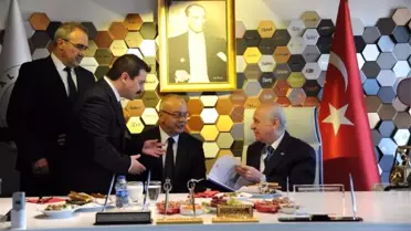 MHP'li Öztürk, Yerli Otomobil Raporunu Bahçeli'ye Sundu