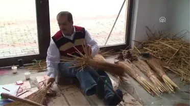 Dede Mesleğini Sürdürüyor'