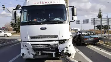 Kamyon ile Otomobil Çarpıştı: 2 Yaralı