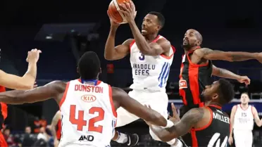 Anadolu Efes, Muratbey Uşak'ı Devirdi