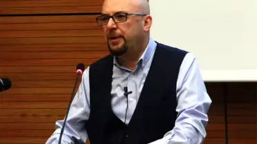 Doç. Dr. Mahir Kalfa: 'Çocuğunuza İsim Koyarken Dikkat Edin'