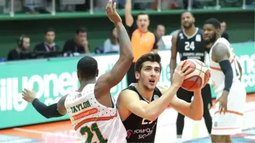 Bandırma'da Kazanan Beşiktaş Sompo Japan