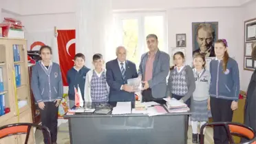 Besni'de Öğrencilerden Depremzedelere Yardım