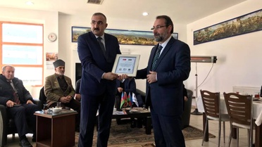 Azerbaycanlı Heyetten Yıldırım'a Plaket