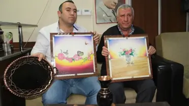 31 Yaşındaki Engelli Ressam Tablolarıyla İş Sahibi Olmayı Bekliyor